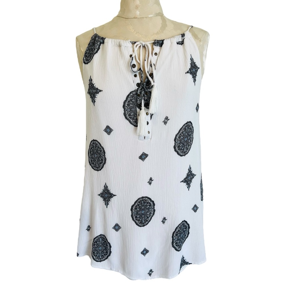Ecru Lab white flowy shirt with pattern detail